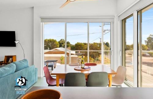 Aldinga Beach House | 3BR Retro Charm Beach House Getaway