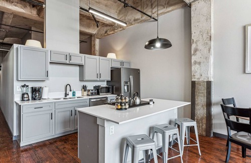 Crossroads Arts District Apartment | 3BR Stunning Downtown Historic Loft with Gym