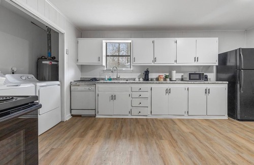Sherwood House | 3BR Stylish Home