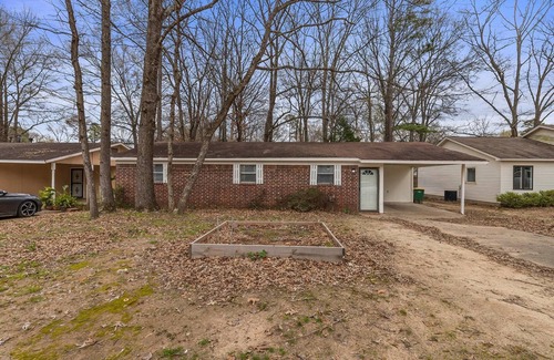 Sherwood House | 3BR Stylish Home