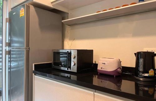 Bangkok Central Business District House | 3BR Sukhumvit Townhouse, close to Emsphere and BTS MRT