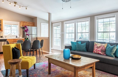 Neartown House | 3BR The Hidden Agenda! A Prime Montrose Location ★