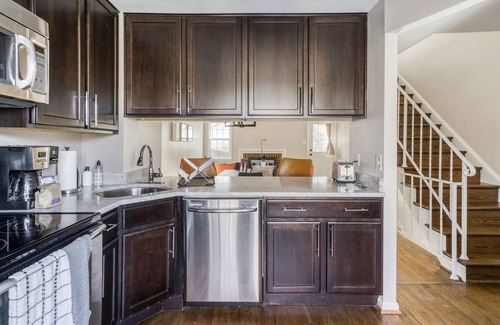 Radnor - Fort Myer Heights House | 3BR Townhome in Arlington