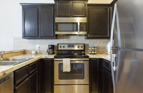 Killeen House | 3BR Townhome w/King bed, Workspace & Playroom, Fast WiFi, Close to Fort Cavazos