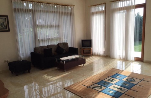 Cipanas Villa | 3BR Villa in Cimacan Puncak