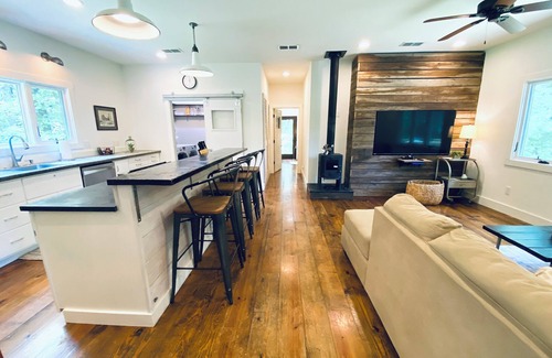 Starkville House | 3BR with 3 ensuite bath, 10 minutes to MSU/DTWN