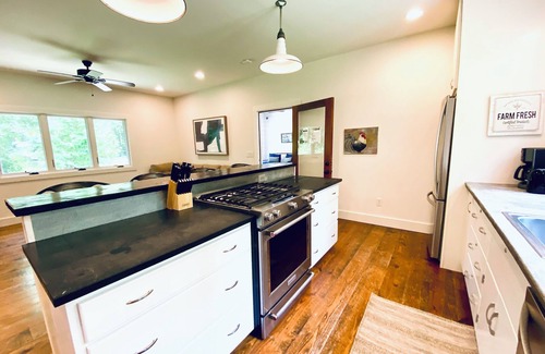 Starkville House | 3BR with 3 ensuite bath, 10 minutes to MSU/DTWN
