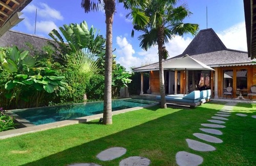 Kerobokan Villa | 3BR WOODEN VILLA SENSE OF RURAL BALI
