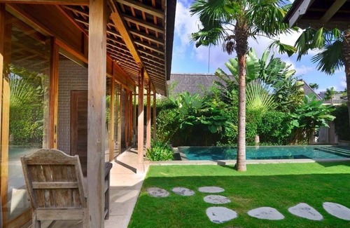 Kerobokan Villa | 3BR WOODEN VILLA SENSE OF RURAL BALI