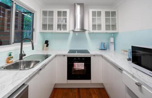 Lota House | 3BR15BA House w Parking Close to Eastwood Beach M8
