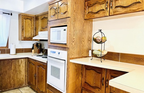 Beverly Green Condo | 3BrApartment,Vegas,strip,LVCC,book,bestlocatioN,SemaShow,Thanksgiving,pool,