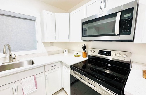 Beverly Green Condo | 3BrApartment,Vegas,strip,LVCC,book,bestlocatioN,SemaShow,Thanksgiving,pool,