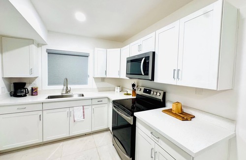 Beverly Green Condo | 3BrApartment,Vegas,strip,LVCC,book,bestlocatioN,SemaShow,Thanksgiving,pool,