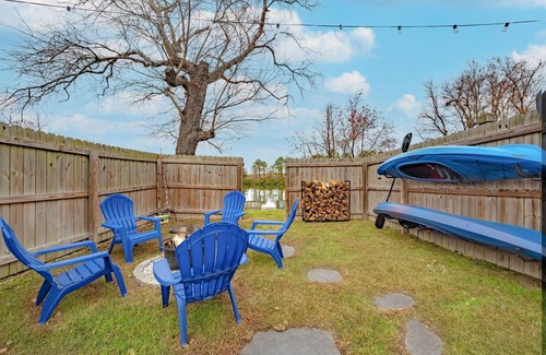 Portsmouth House | 3D Theater plus Dock on Small Lake