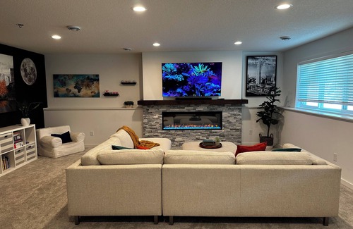 Blaine House | 3M Open, Pristine newer home, 5 min from TPC, practice putting green, sleeps 6