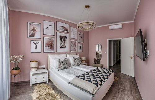 Erzsebetvaros Apartment | 3min from New York Cafe, 5min from Grand Synagogue! Deluxe condo with air con!