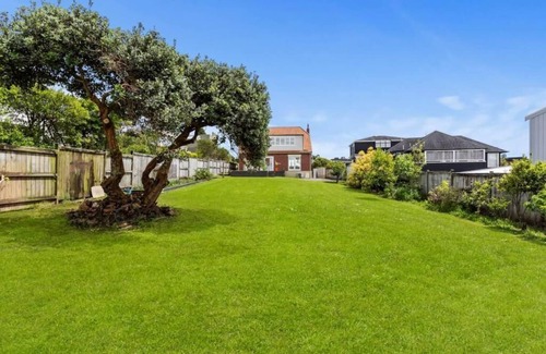 Orakei Apartment | 3min to beach 4 bedroom villa