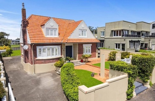 Orakei Apartment | 3min to beach 4 bedroom villa