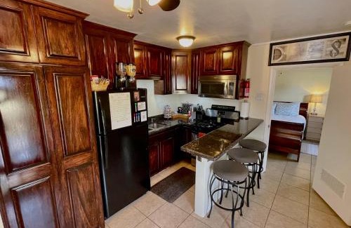 Biggs Field Bed & Breakfast | 3Mins.Airport/Fort Bliss-Pet Friendly-Washer/Dryer