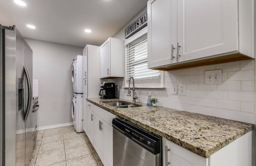 West San Antonio House | 3N & 4N Discounts - Lackland – Pool & Attractions