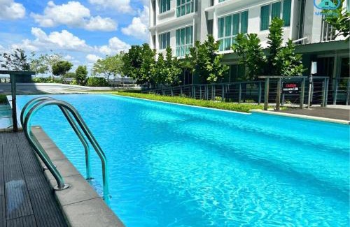 Pusat Komersil Lee Ling Apartment | 3R2B Corner Balcony High Floor View StayCation Manhattan Metrocity Apartment Kuching Free 1CPark