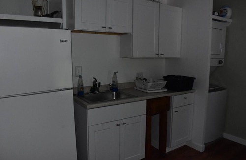 Ashfield Apartment | 3RD FLOOR APARTMENT FOR 30 DAYS OR LONGER STAYS ONLY