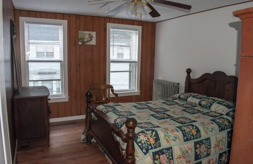Ashfield Apartment | 3RD FLOOR APARTMENT FOR 30 DAYS OR LONGER STAYS ONLY