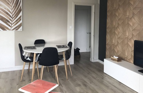 Laval Apartment | 3rd floor apartment with terrace and lift