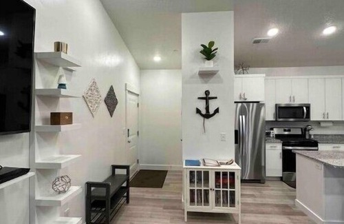 River Heights Condo | 3rd floor condo in Providencenn