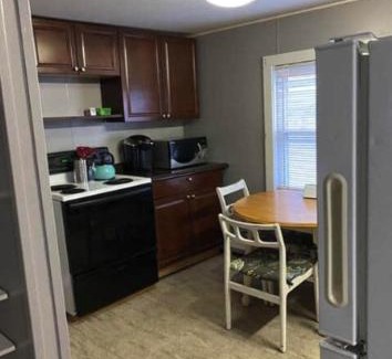 West Bayside Apartment | 3rd Floor Furnished Apt Downtown Portland