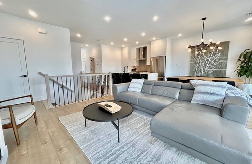 Bromont Condo | 3rd Floor New Construction - Prime Location with Ski Shuttle Bus on Site