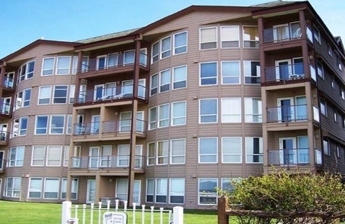 Seaside Condo | 3rd floor Oceanfront Condo, 1 block to town - #303 is the perfect unit