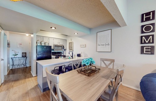 Notch Estates Condo | 3rd-floor valley-view condo with 2 outdoor pools, balcony, BBQ area, W/D, AC
