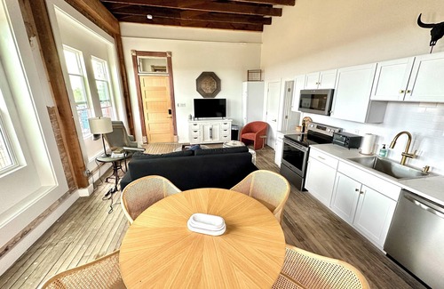 Honey Grove House | 3W Sunset View
