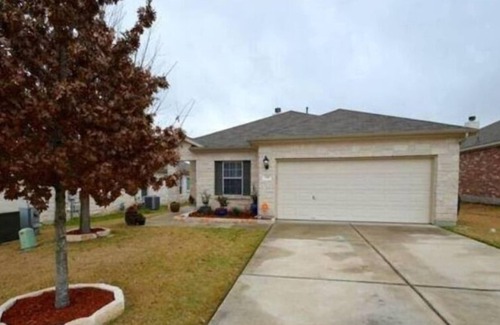 Buda House | 4/2 House with Awesome Patio