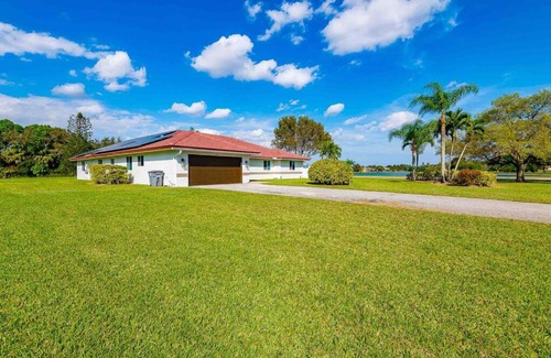 Jog Road House | 4/3.5 House with pool- Boynton Beach, FL.