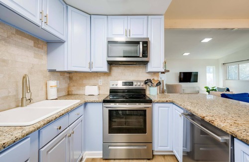 Canyon Lake House | 4 3 two King Beds Perfect Sunset Lake Views Pickleball Fire pit Lvl2 EV POA Pool