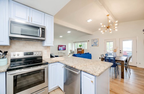 Canyon Lake House | 4 3 two King Beds Perfect Sunset Lake Views Pickleball Fire pit Lvl2 EV POA Pool