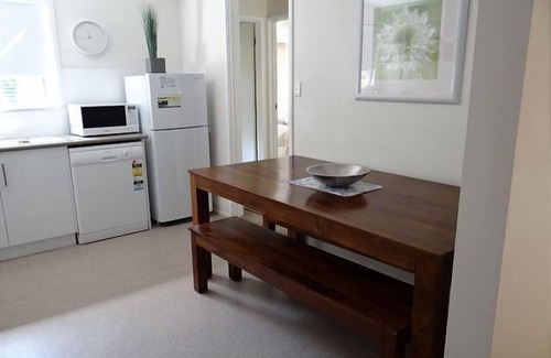 Bright Apartment | 4/47 Delany Avenue, Bright