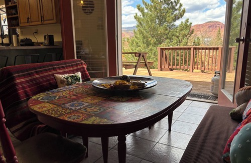 Torrey Apartment | #4 Artsy and Spacious Home in the Heart of Utah