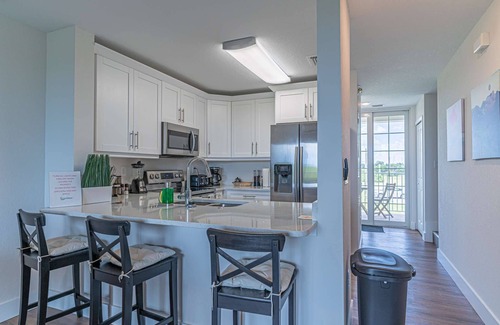Ruskin House | 4 Balconies! | Modern Decor | Great Resort Amenities | Sleeps 6