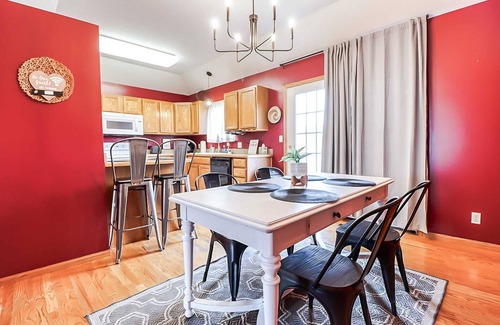 Lincoln House | 4 bd 2.5b 8 guests | Game Room | Large Backyard