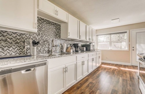 Northwest Dallas House | 4-BD/3-BA Chic Timeless Elegance - 15 Mins to DT
