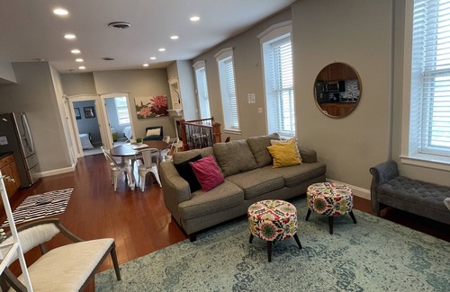Lafayette Square Apartment | 4 Bd Apartment close to Downtown GREAT FOR LONG STAYS! Historic Neighborhood