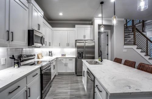 West Dallas House | 4 BD Victory Gardens Estate - Mins to Sites