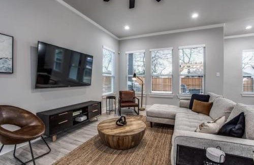 West Dallas House | 4 BD Victory Gardens Estate - Mins to Sites