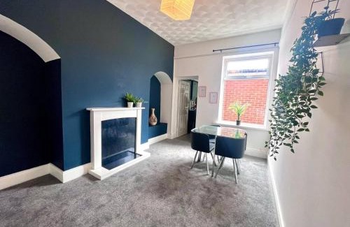 Sunderland House | 4 Bdrm 10 Min Walk To Hospital