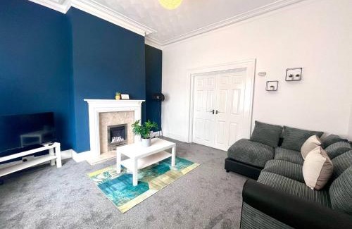 Sunderland House | 4 Bdrm 10 Min Walk To Hospital