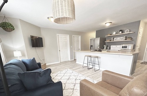 Maryville Villa | 4 bdrm/ 2 bath Walking distance to restaurants on the square! Pet Friendly