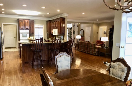 Grant House | 4 Bdrm/3 Bath Luxury Lake Home Directly On Deep Water w/Easy Docking Piers